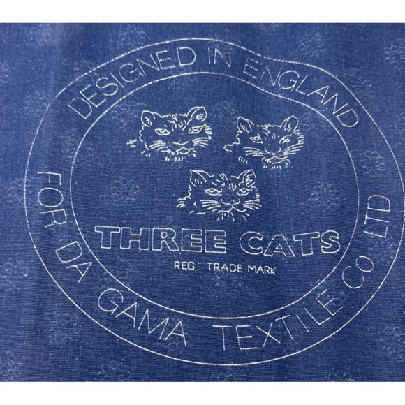 Three Cats English Blue White Cotton Fabric 1/4 yard x 34" Geometric Floral Patt - Picture 5 of 8